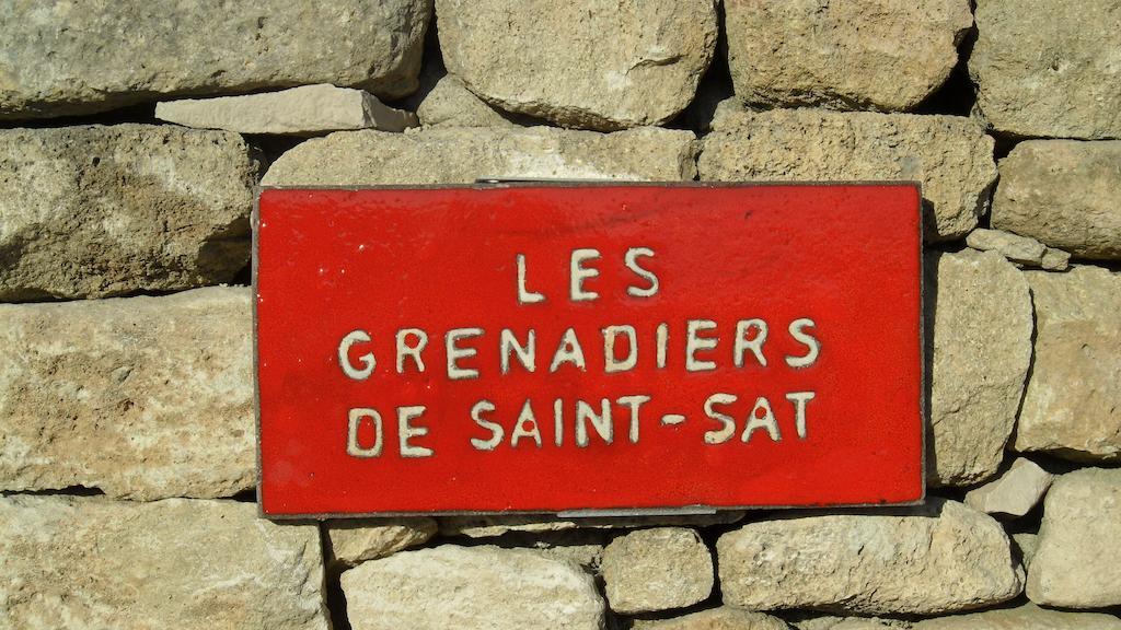 Les Grenadiers De Saint Sat Екстериор снимка